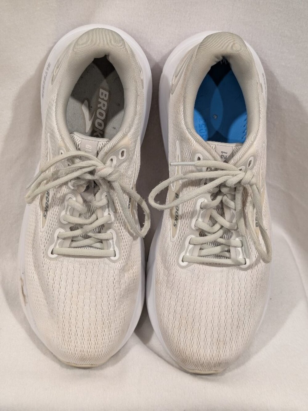 Brooks women's size 10 sneakers running workout gym white